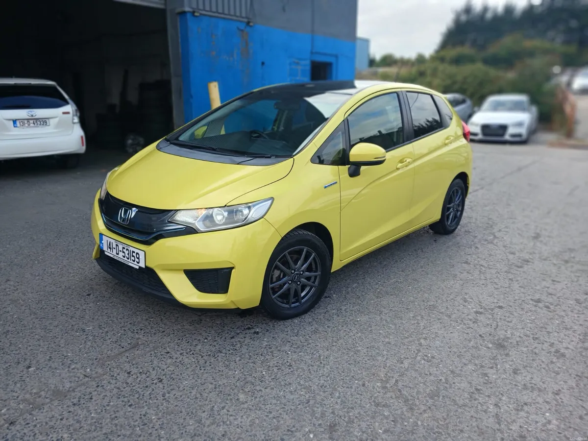 2014 Honda Fit Hybrid Automatic/Leahter Spec - Image 1