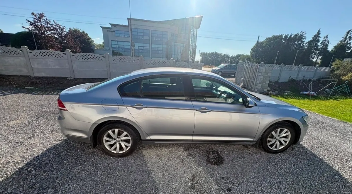 Volkswagen Passat - Image 1