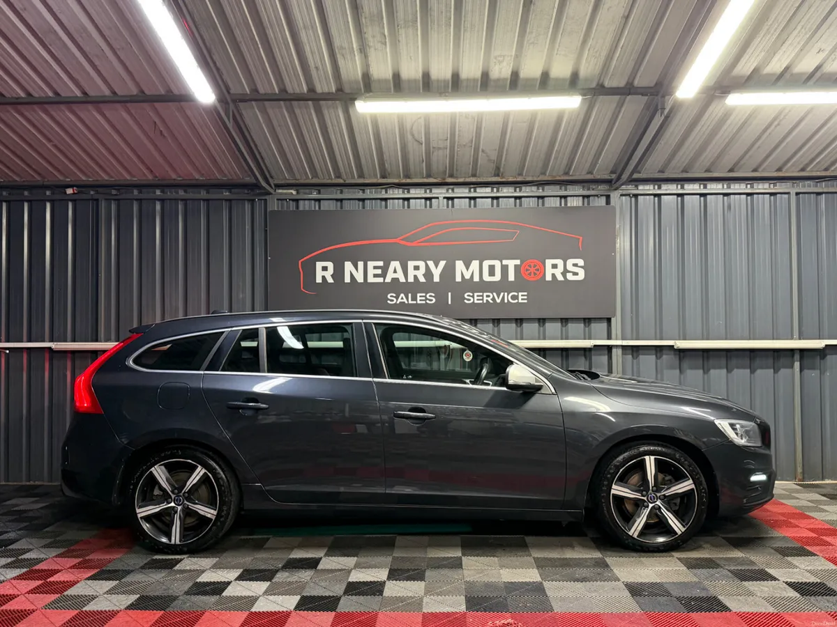 2019 Volvo V60 D2 (120hp) R-Design  Manual - Image 6
