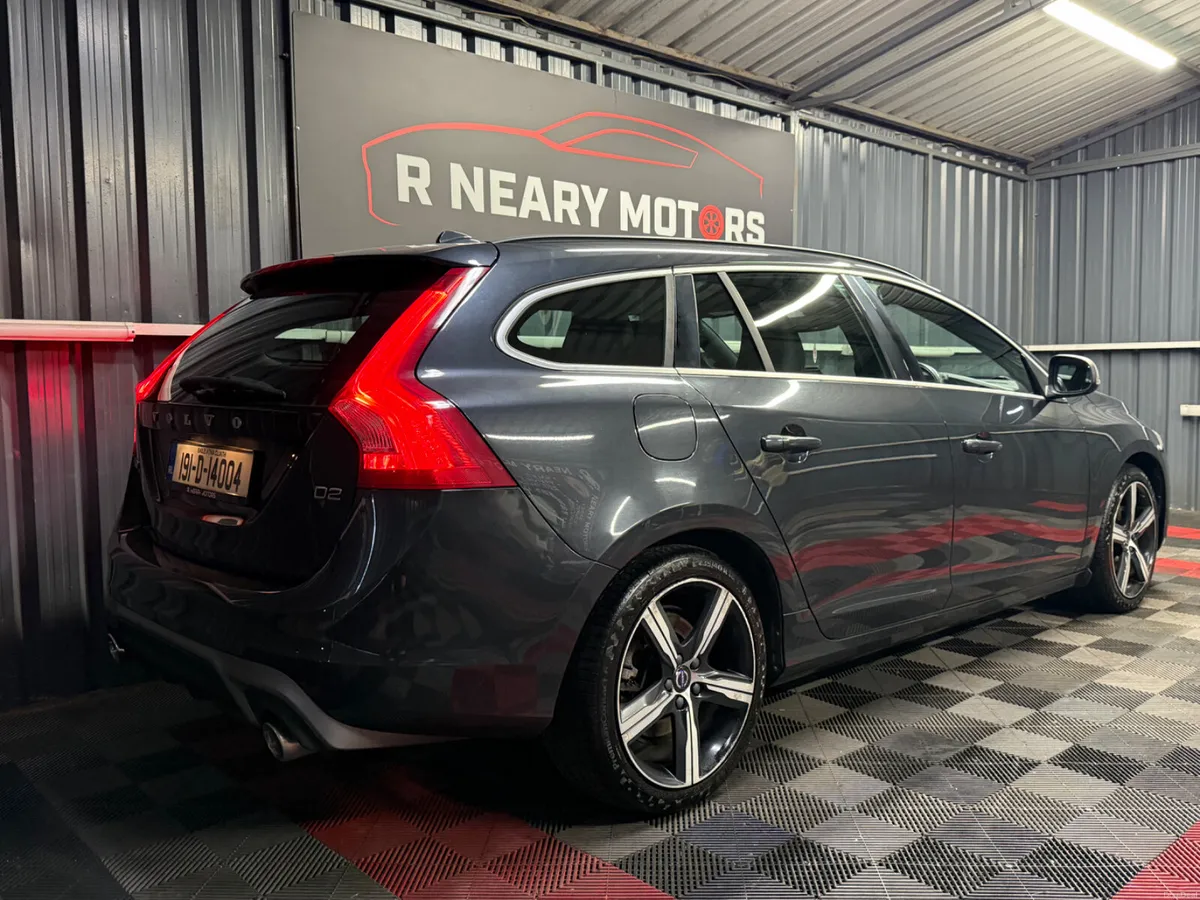 2019 Volvo V60 D2 (120hp) R-Design  Manual - Image 3