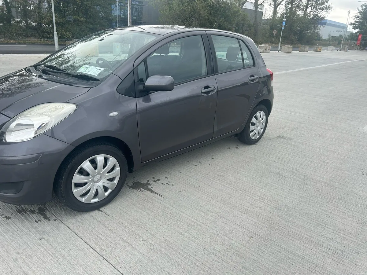2010 Toyota Yaris - Image 4