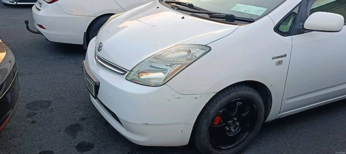 Toyota Prius - Image 4