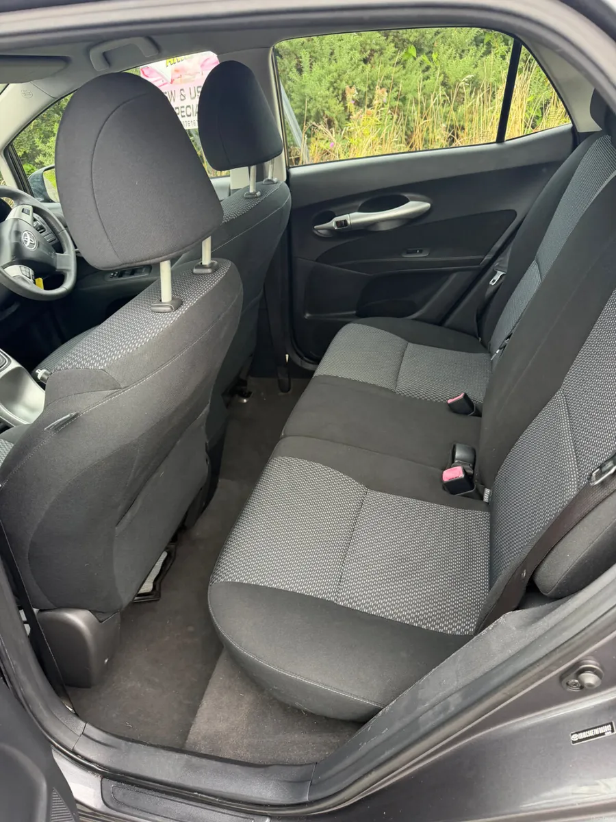 Toyota Auris 2010 - Image 5