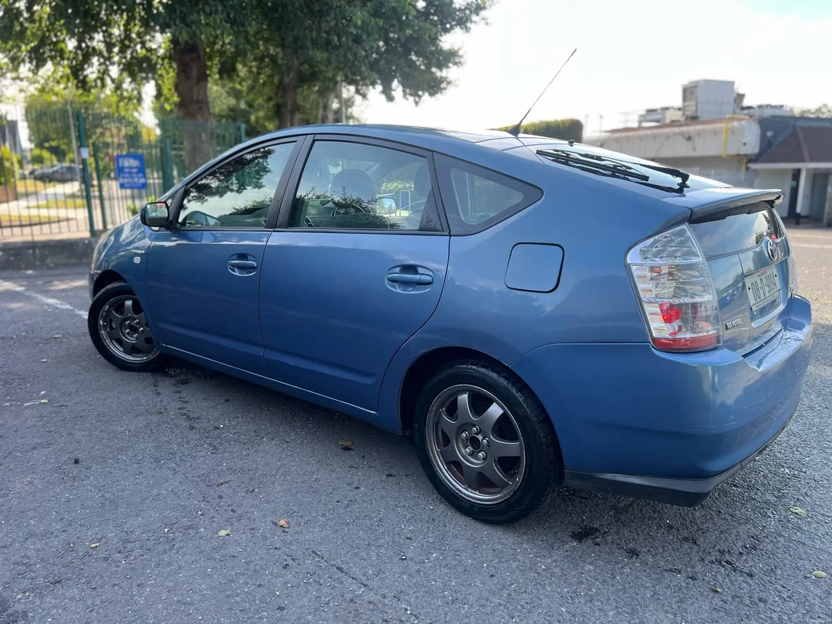 Toyota Prius 1.5 hybrid - Image 4