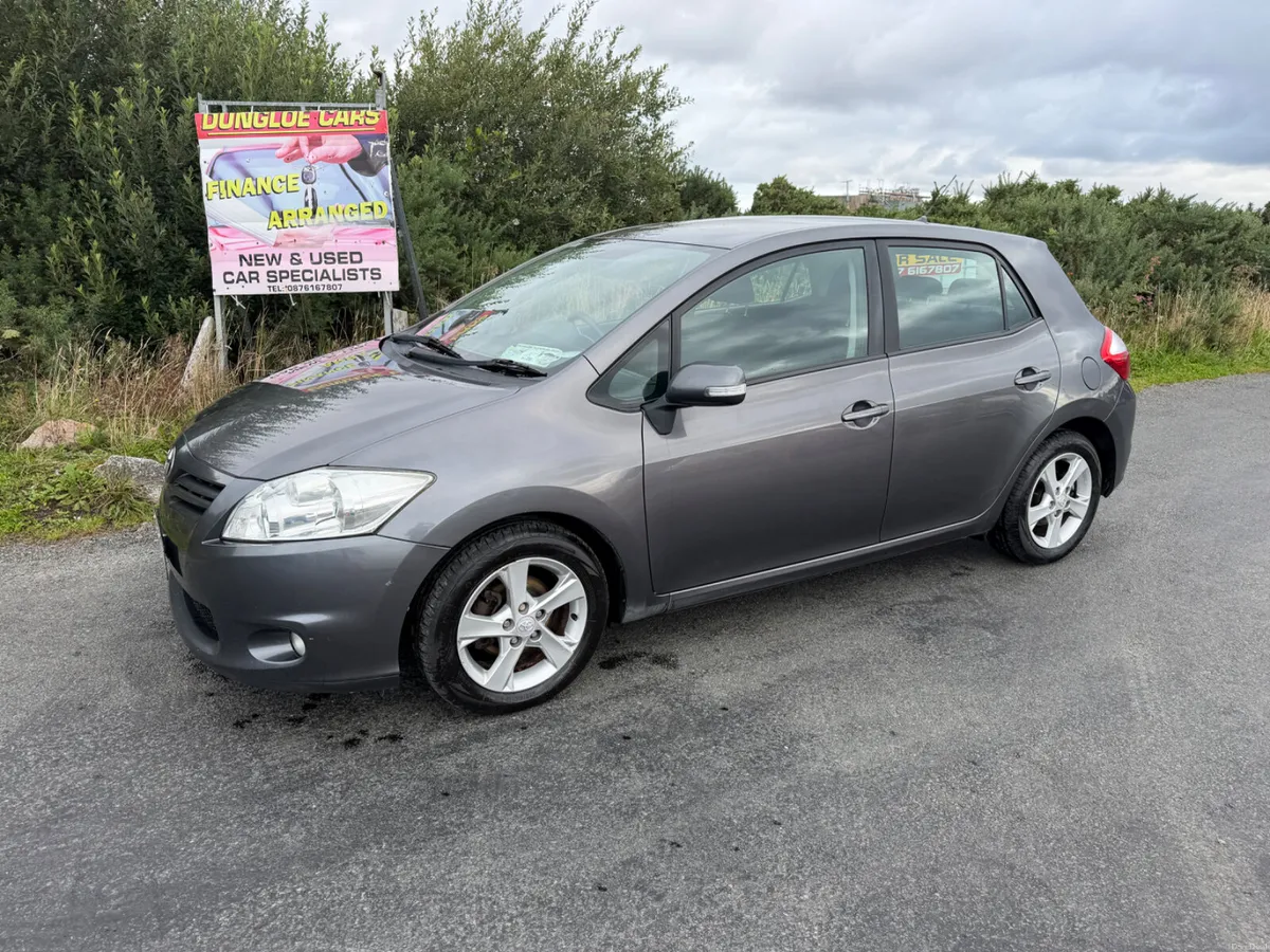 Toyota Auris 2010 - Image 1