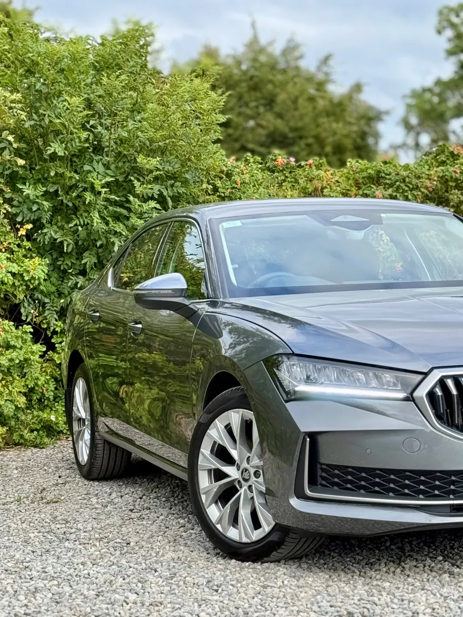 2026 Skoda Superb 2.0 TDI DSG Automatic - Image 4