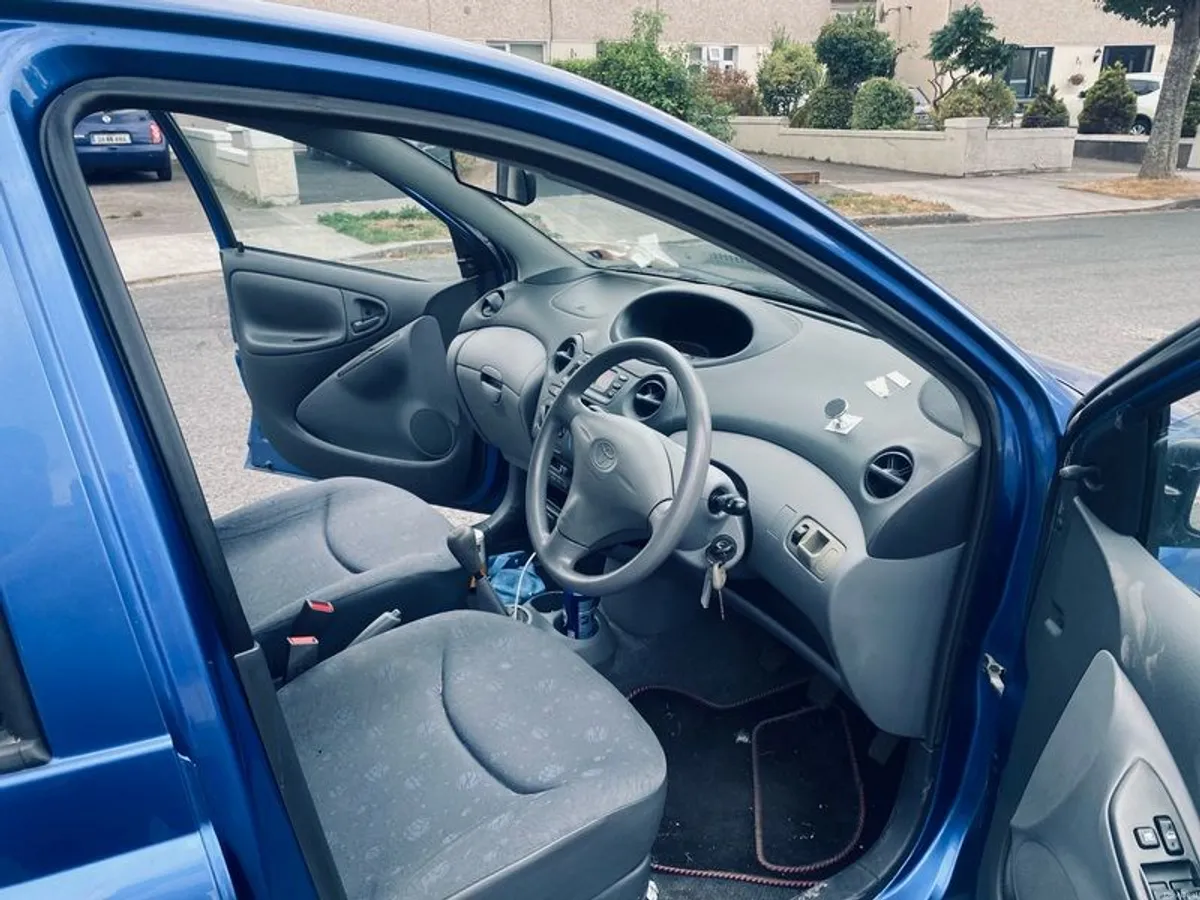 2003 Toyota Yaris - Image 5
