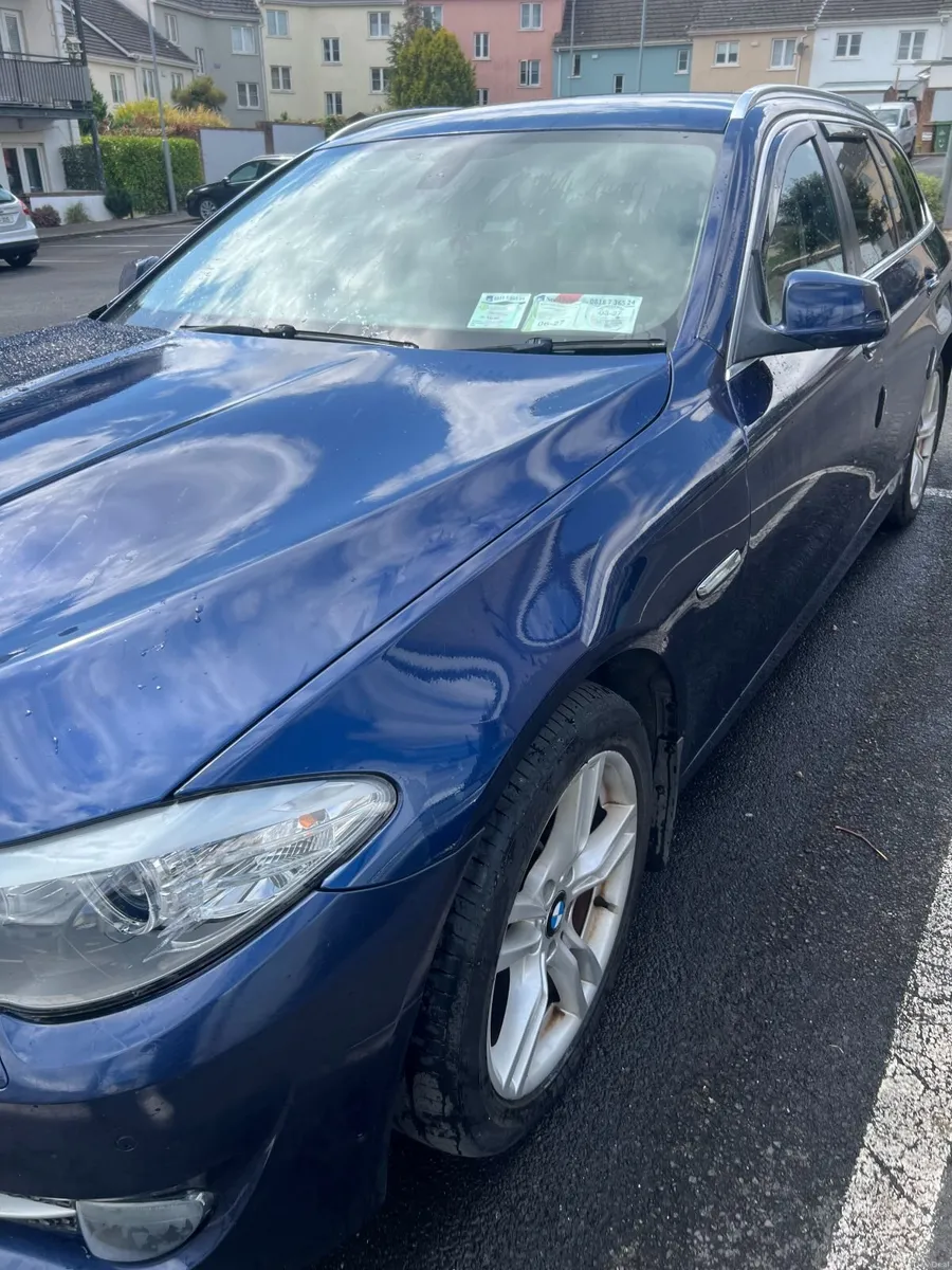 BMW 5-Series 2011 estate - Image 1