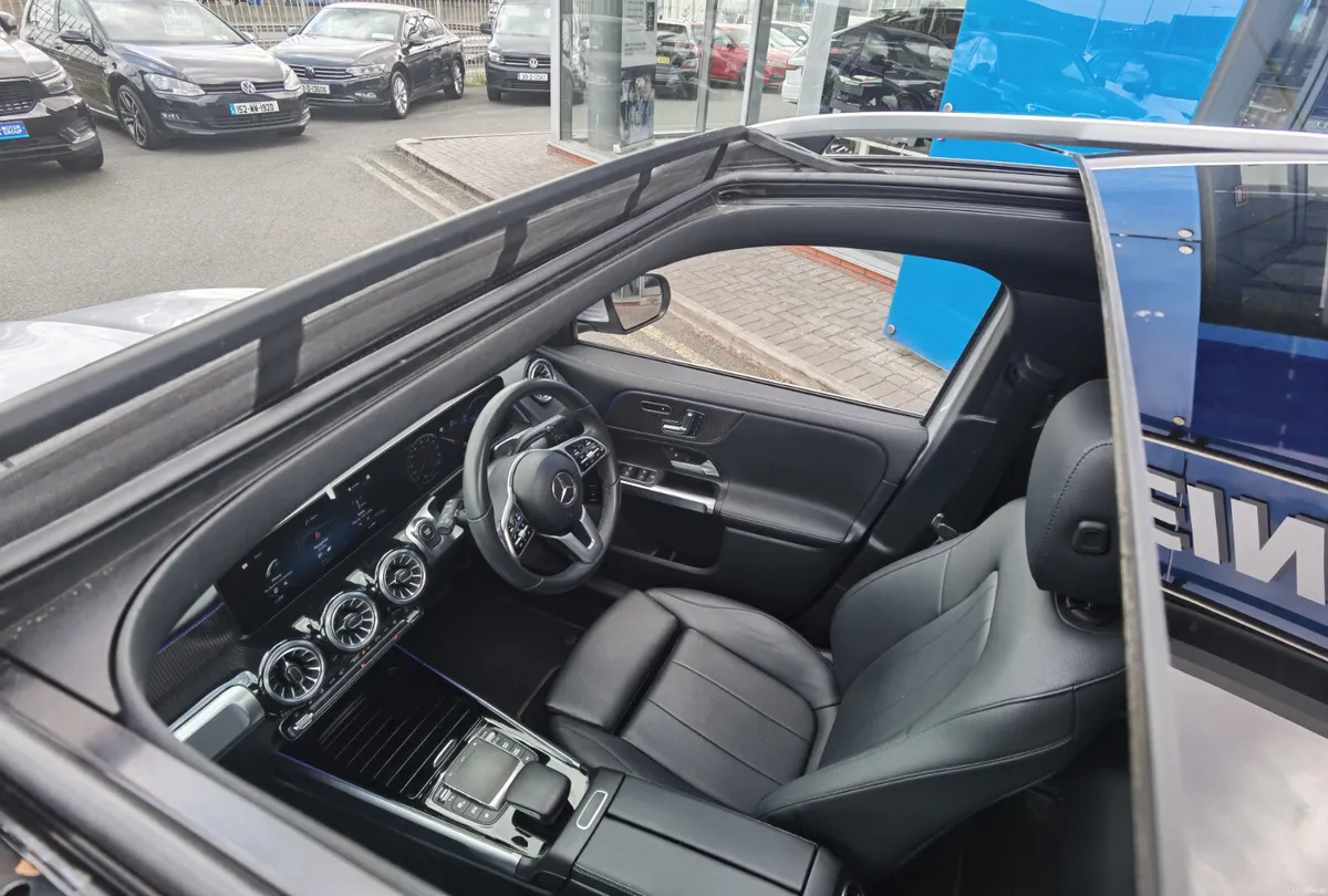 MERCEDES-BENZ EQB 300 4MATIC ART AUTO **7 SEATER** - Image 2