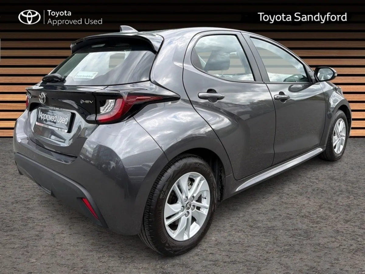 Toyota Yaris HYBRID LUNA // REAR CAMERA // TOYOTA - Image 2