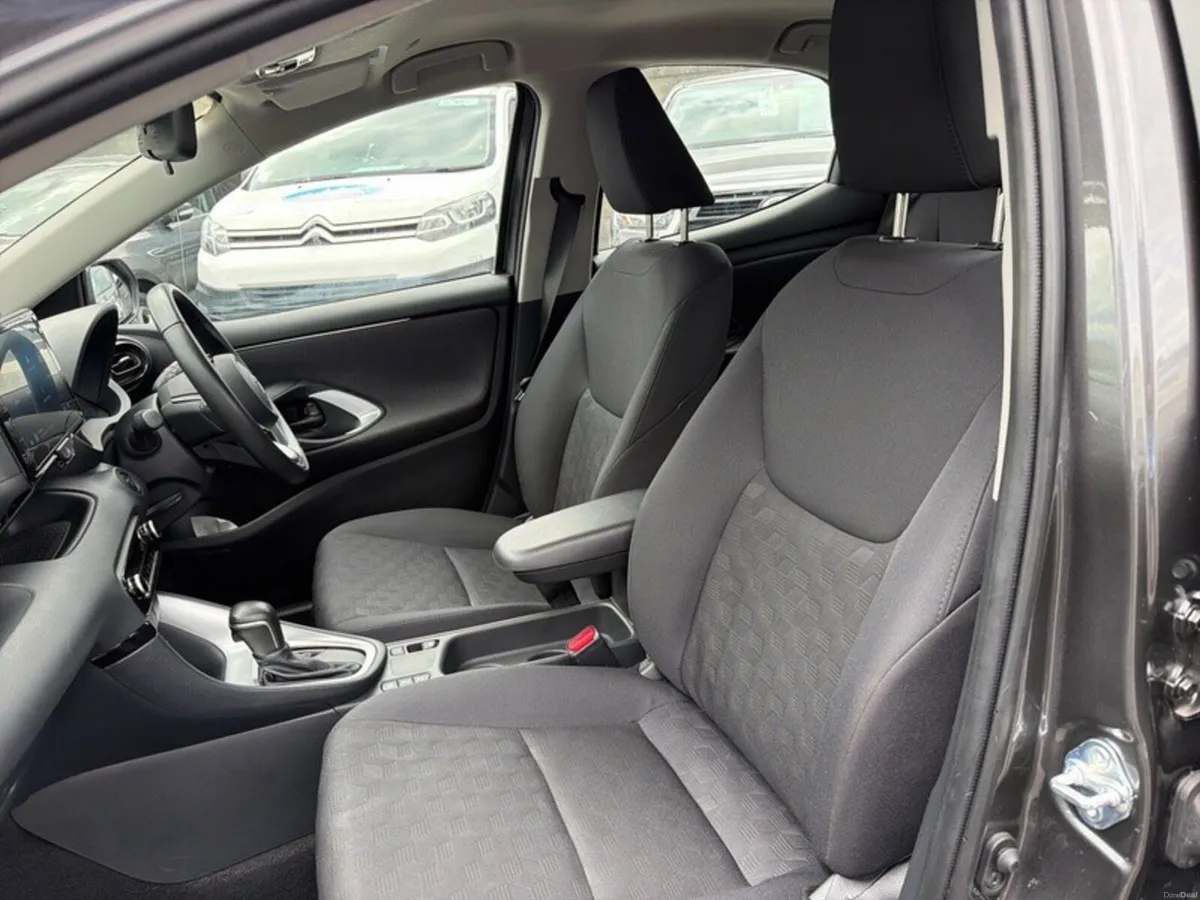Toyota Yaris HYBRID LUNA // REAR CAMERA // TOYOTA - Image 6
