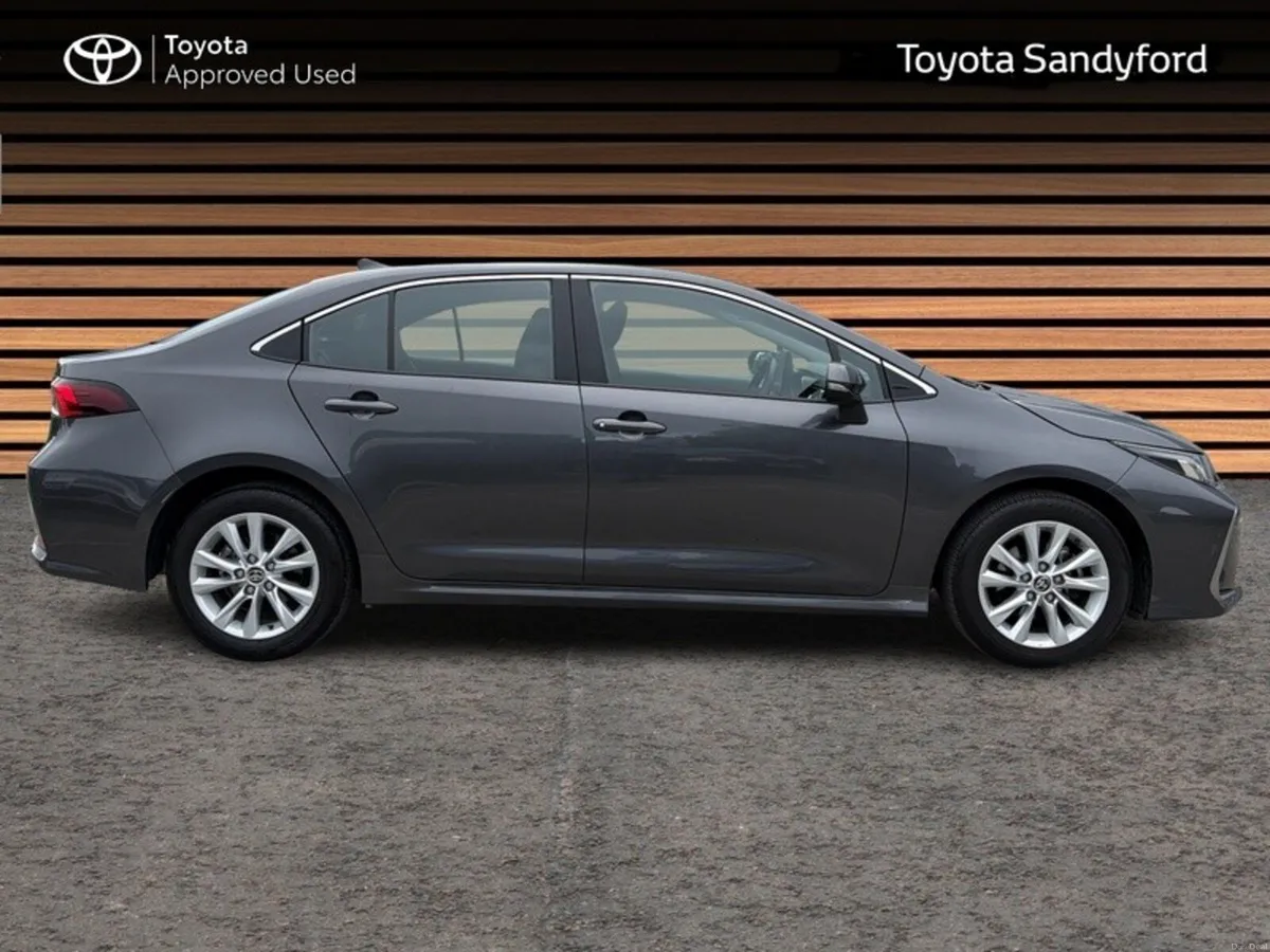 Toyota Corolla HYBRID LUNA AUTO SALOON // TOYOTA S - Image 3