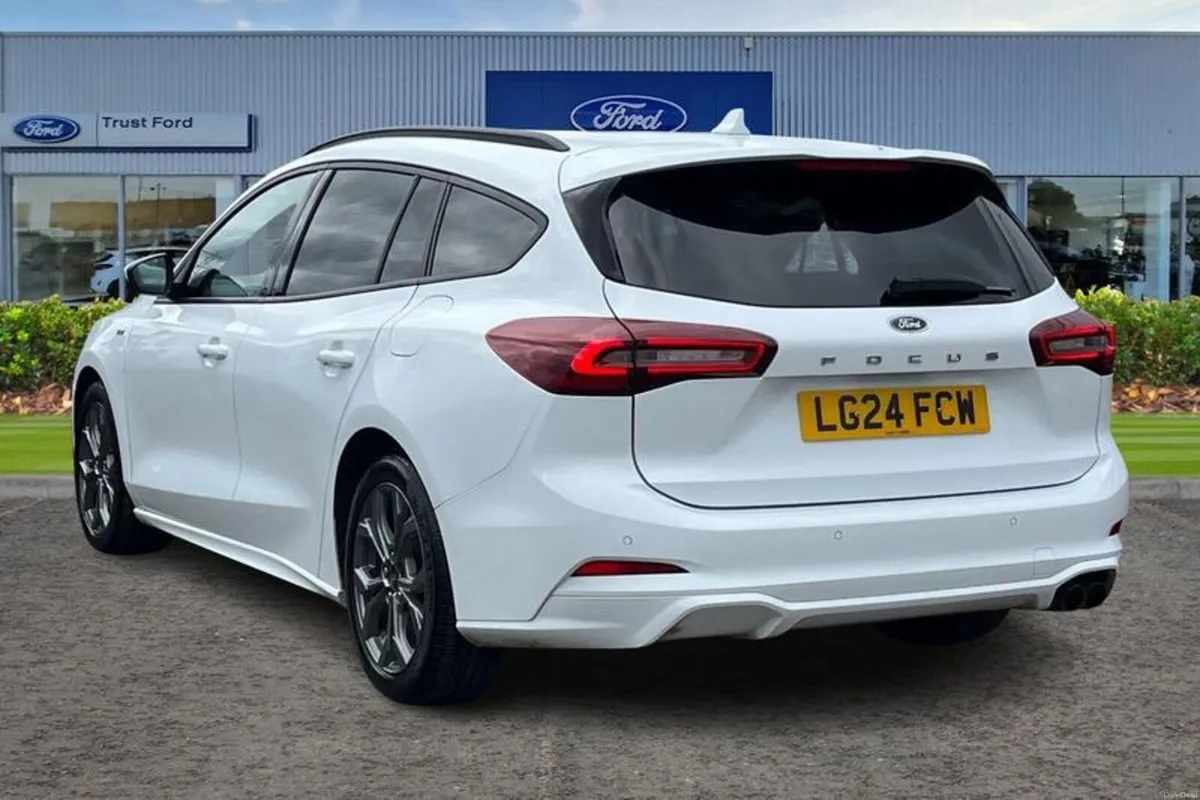 Ford Focus 1.0 EcoBoost Hybrid mHEV 155 ST-Line 5d - Image 2