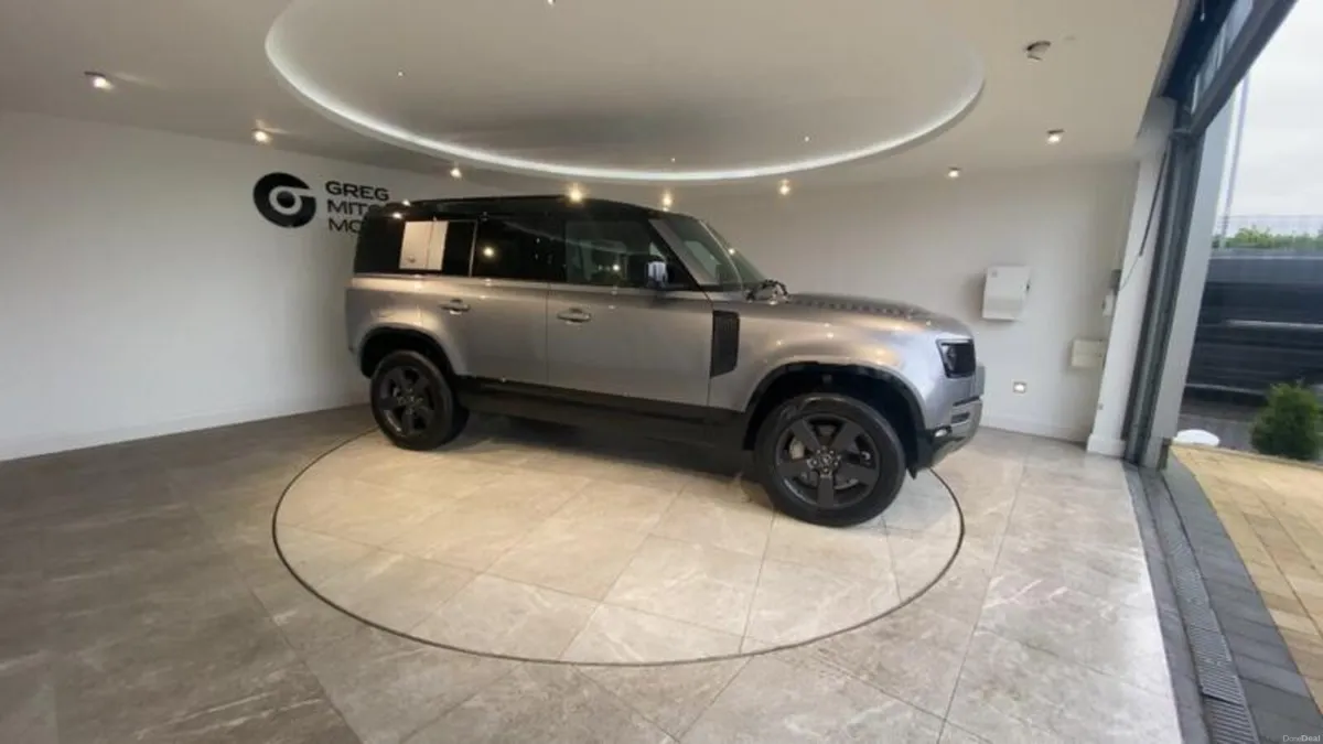Land Rover Defender 3.0 D300 X-Dynamic HSE 110 5dr - Image 6