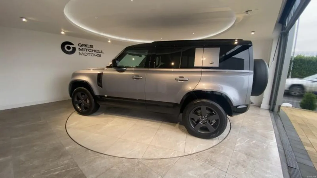 Land Rover Defender 3.0 D300 X-Dynamic HSE 110 5dr - Image 2