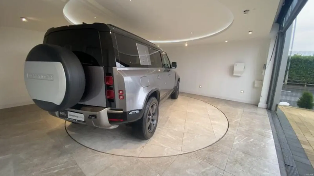 Land Rover Defender 3.0 D300 X-Dynamic HSE 110 5dr - Image 4