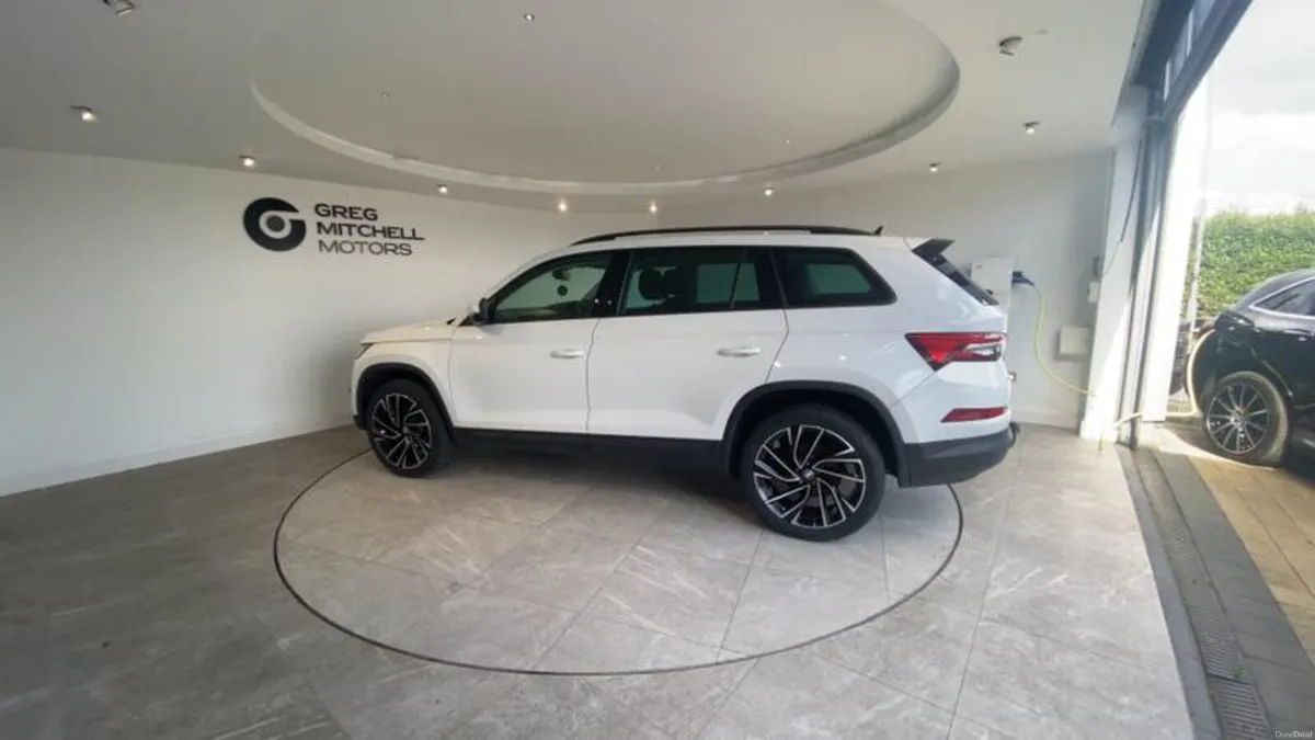Skoda Kodiaq 2.0 TDI SE Drive 5dr DSG [7 Seat] - Image 2