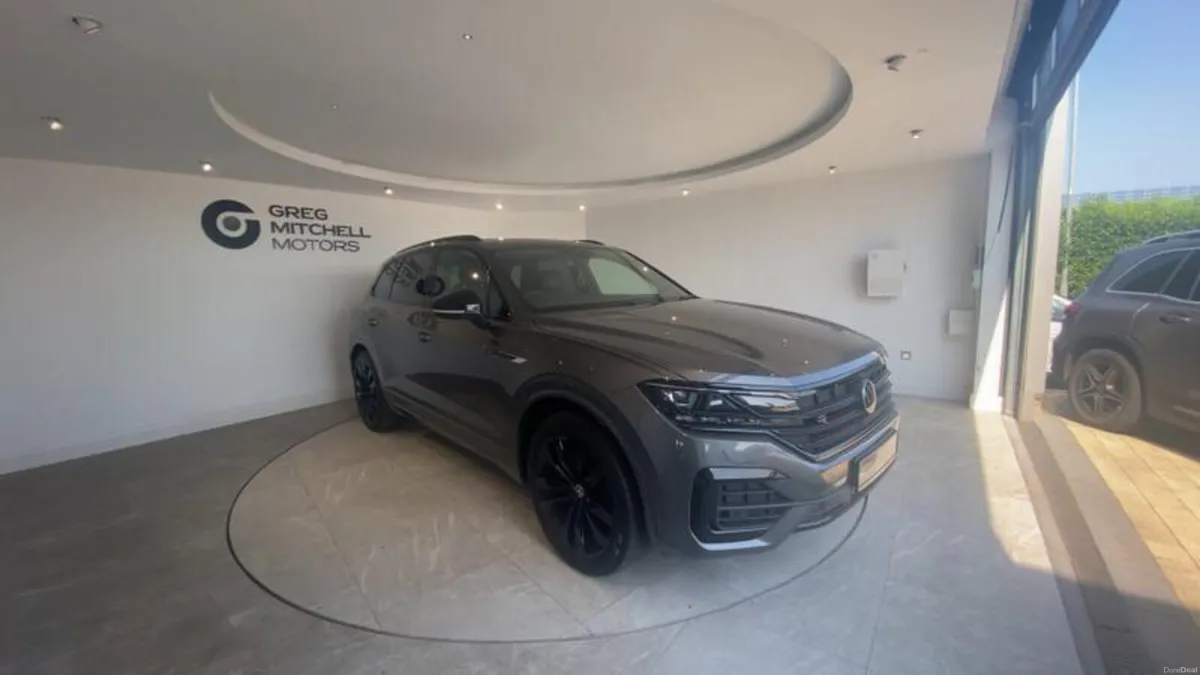 Volkswagen Touareg 3.0 V6 TDI 4Motion Black Editio - Image 2