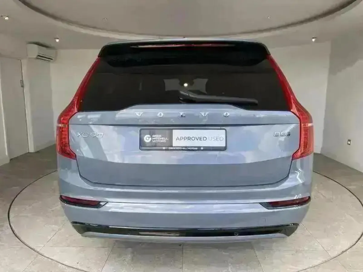 Volvo XC90 2.0 B5P Ultimate Dark 5dr AWD Geartroni - Image 6