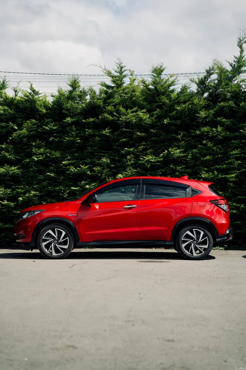 Honda Vezel RS Hybrid 2017 | Sporty Hybrid SUV - Image 2