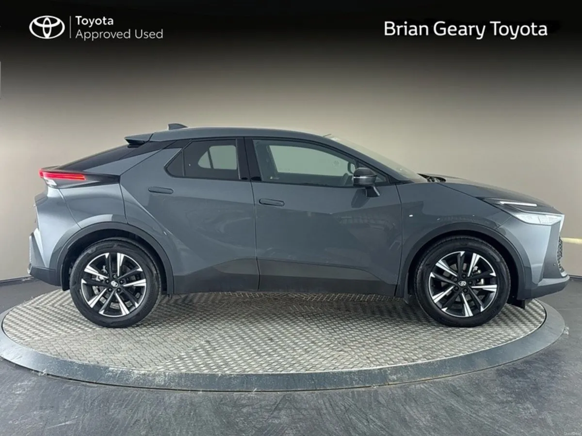 Toyota C-HR Hybrid Sport - Image 3