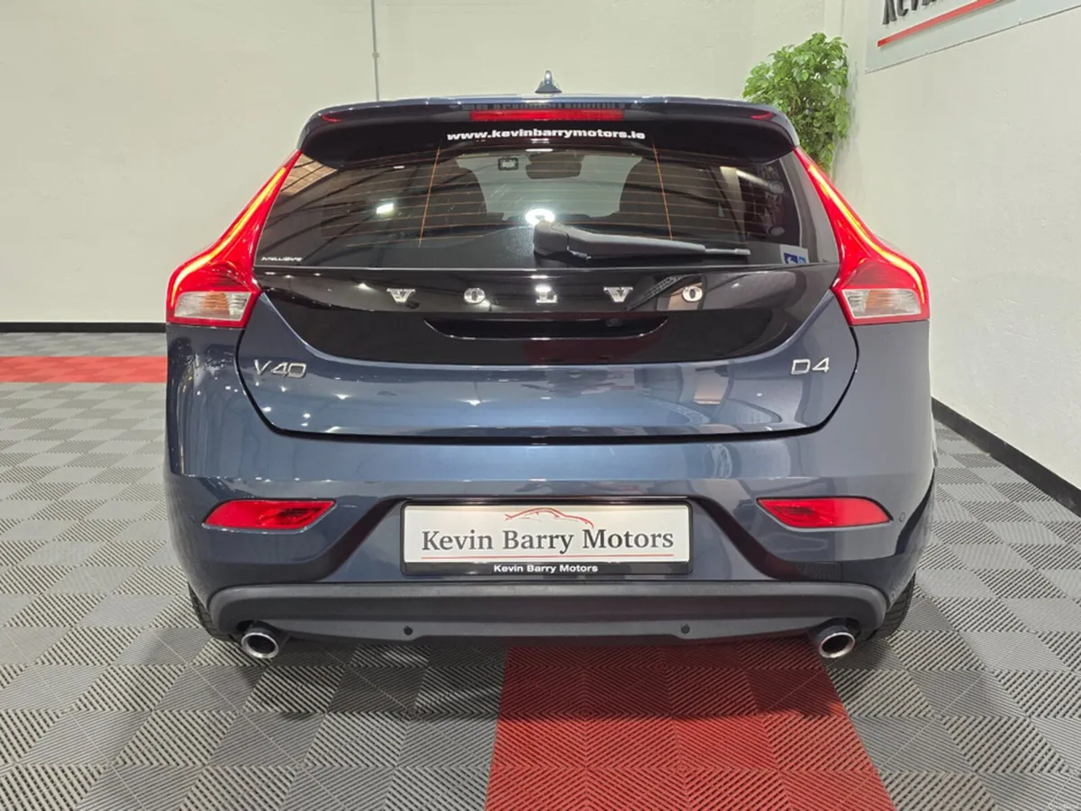 Volvo V40 2.0 D4 MOMENTUM 190BHP AUTOMATIC **ADAPT - Image 3