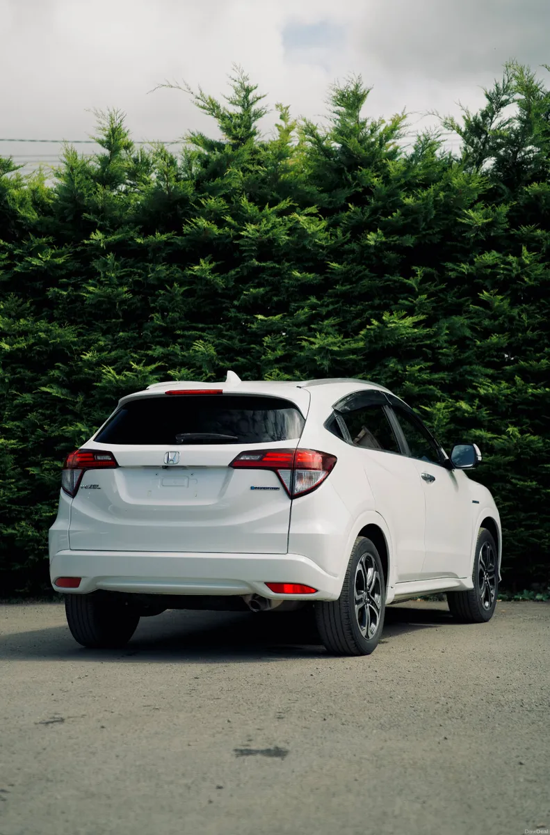 Honda Vezel Hybrid 2015 | Low Mileage | Only 52K - Image 3