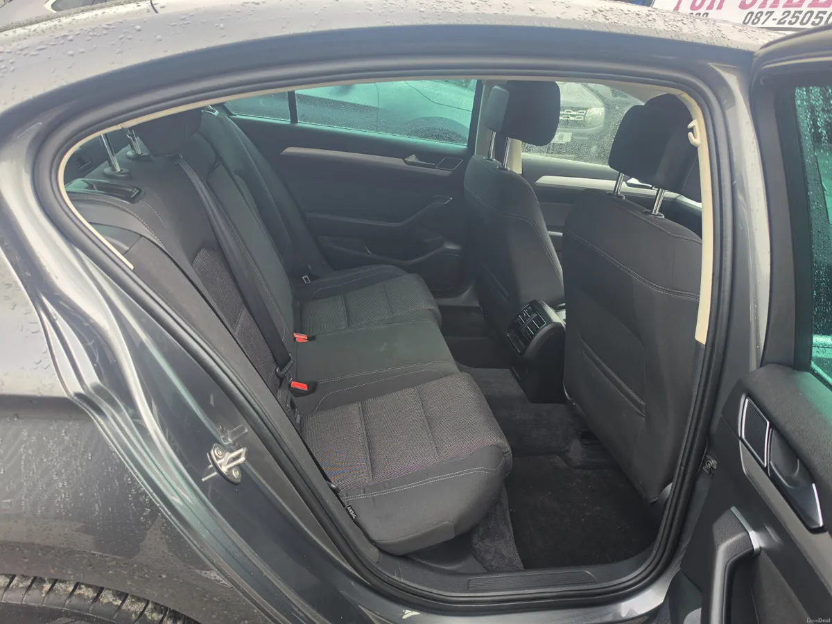 Volkswagen Passat 2017 - Image 5