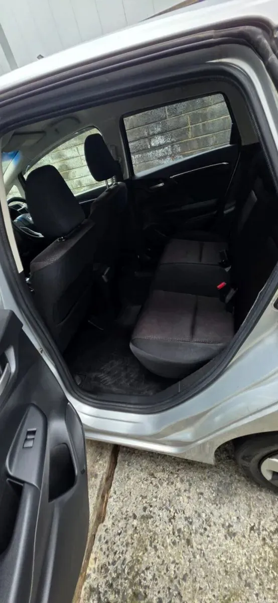 Honda Fit 2015 - Image 2