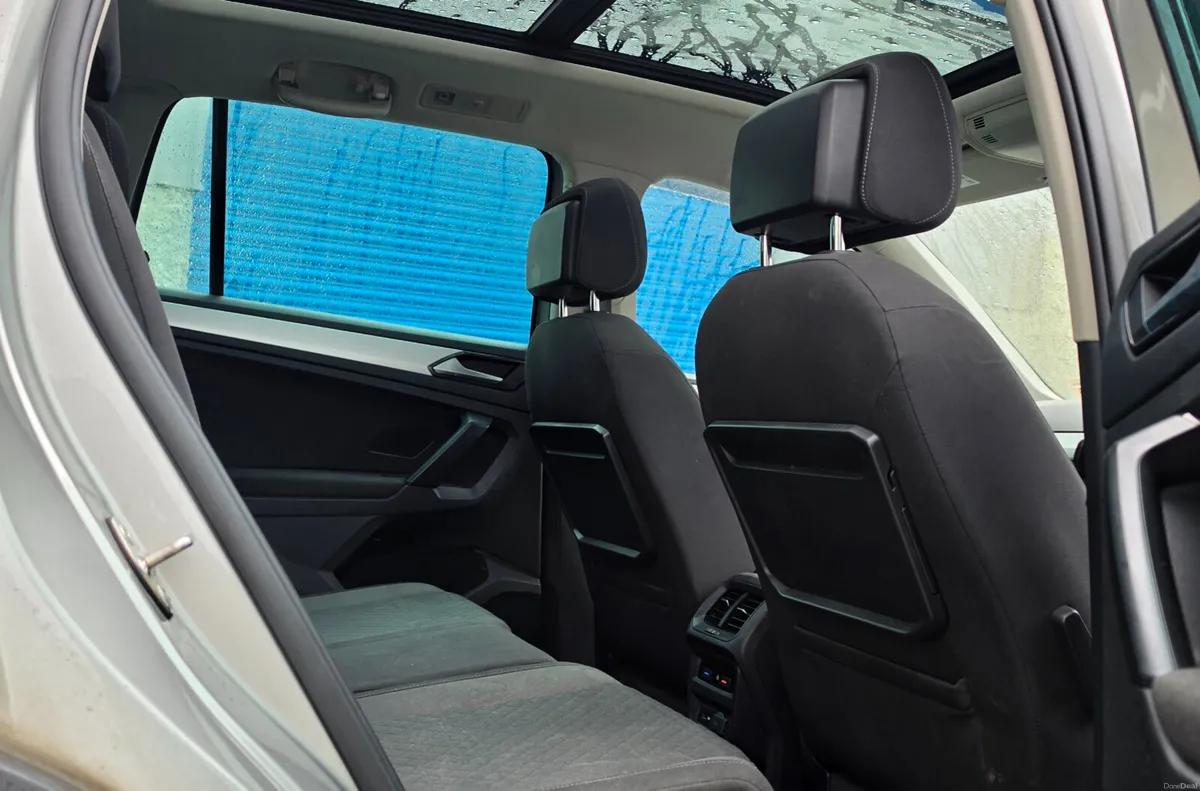 VW Tiguan R-Line 2.0TDI REV CAMERA GLASS ROOF - Image 6