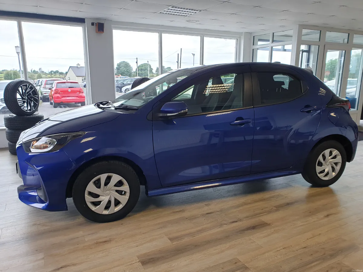 TOYOTA YARIS 1.0 AUTO**ONLY 11000 KMS** - Image 2