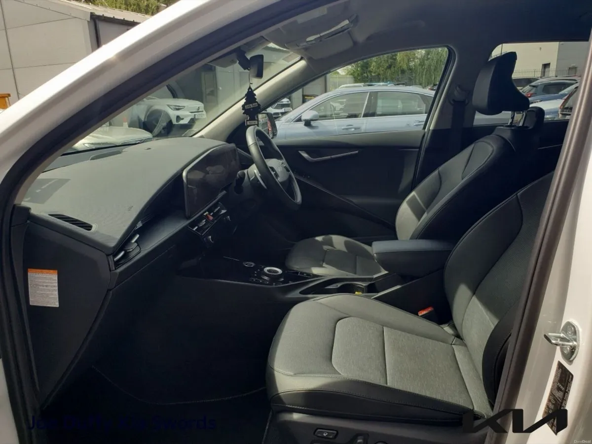 Kia Niro 1.6 GDI PHEV K4 Auto // LEATHER // '' SOL - Image 6