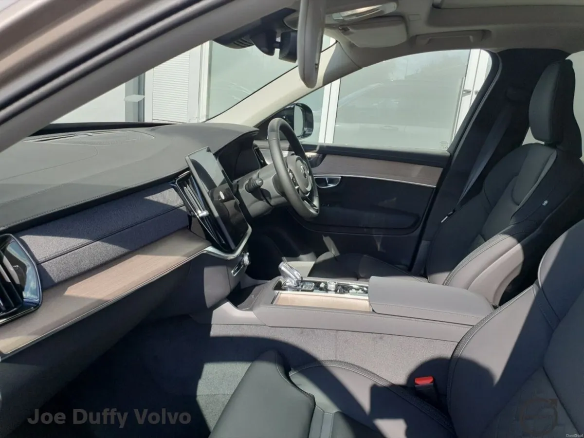 Volvo XC90 T8 PHEV AWD Plus Dark - Image 6