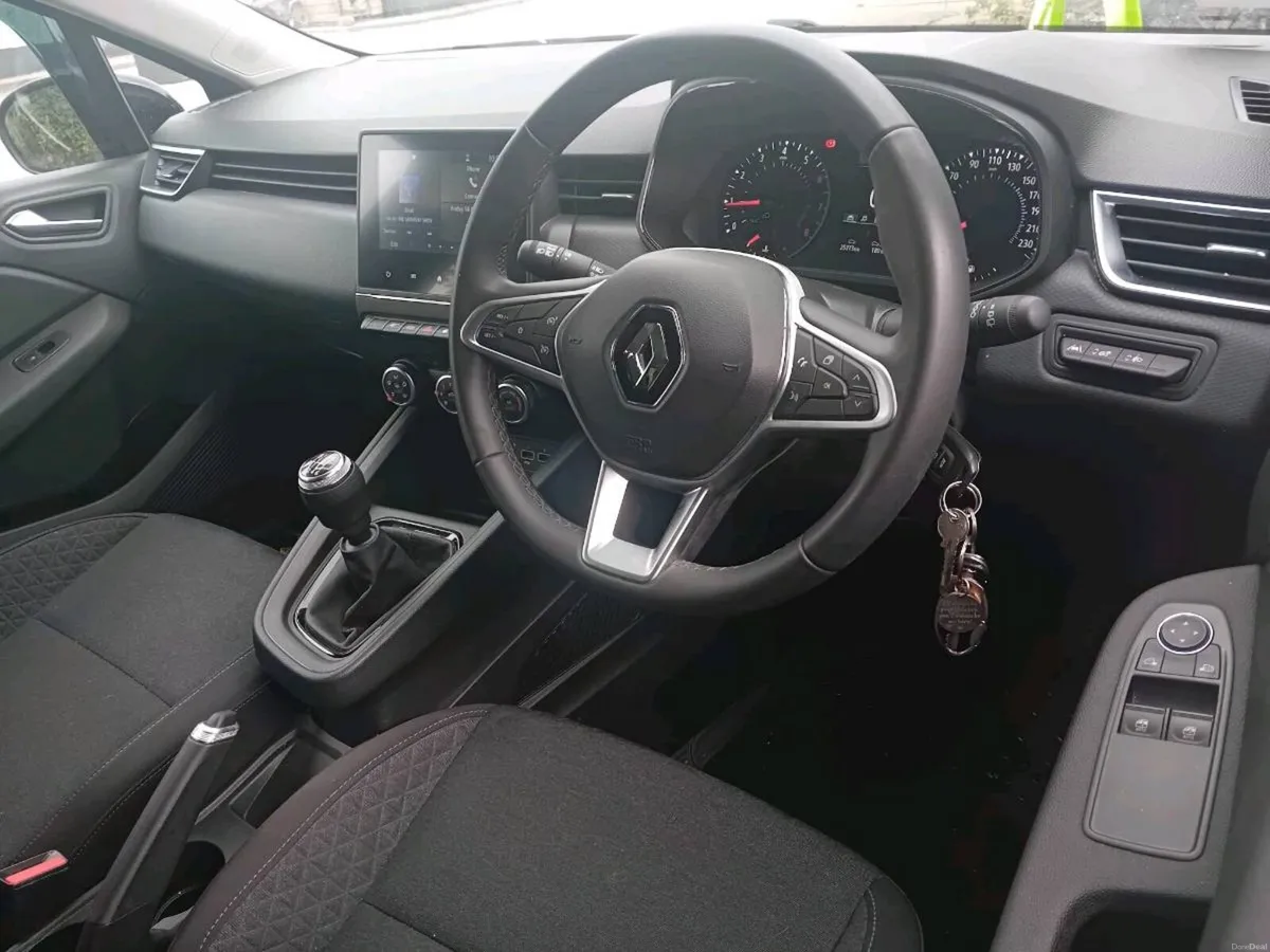 22 renault clio 25k klms - Image 5