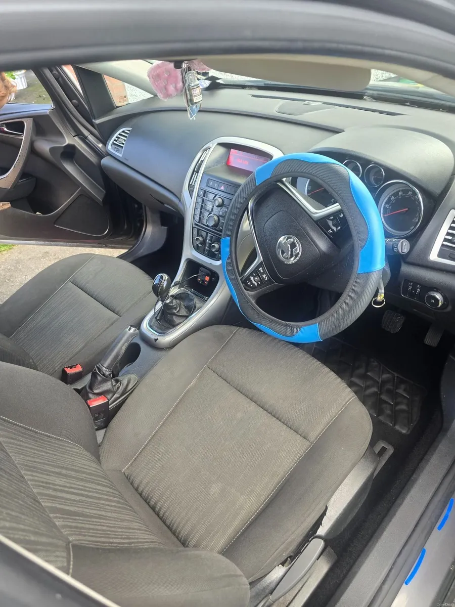 Vauxhall Astra 2012 - Image 5