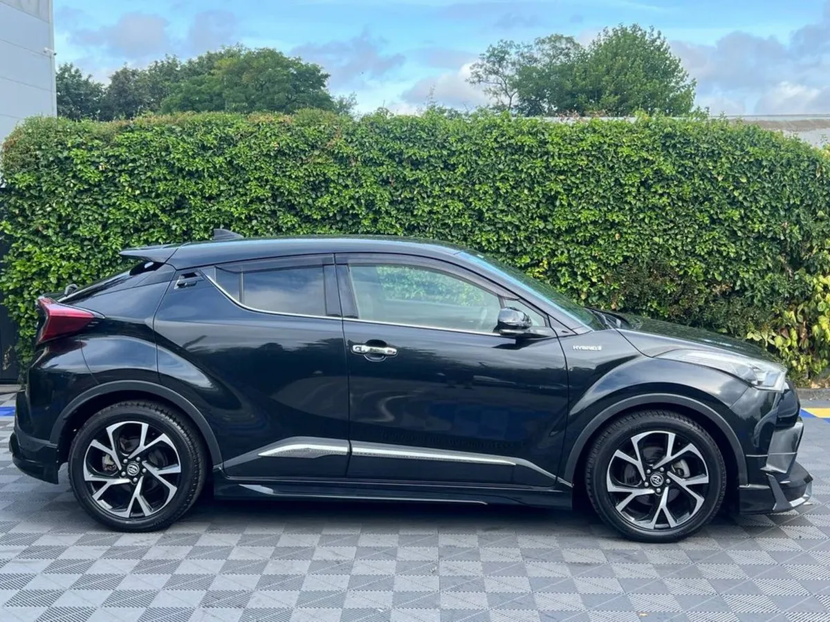 Toyota C-HR G-LED EDITION 1.8 HYBRID AUTO // MODEL - Image 2