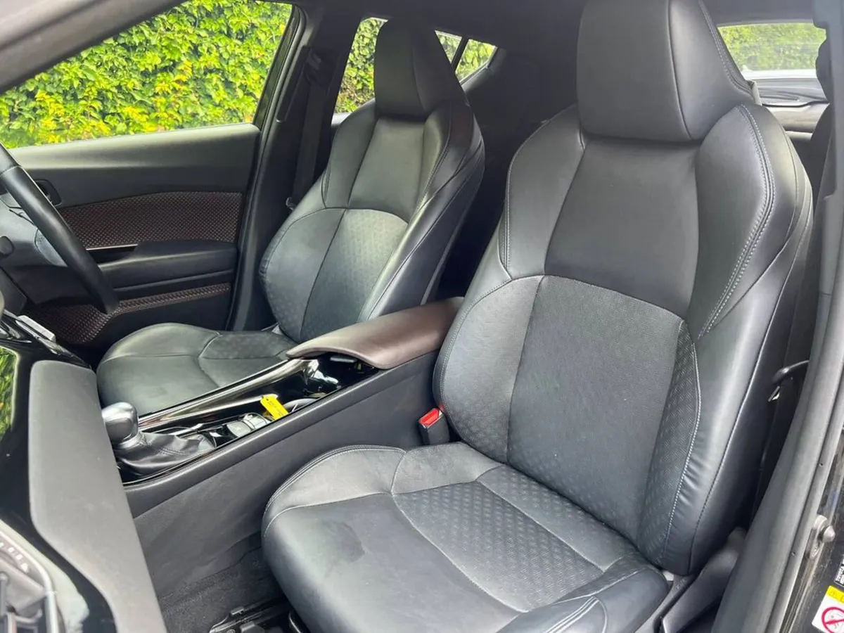 Toyota C-HR G-LED EDITION 1.8 HYBRID AUTO // MODEL - Image 6