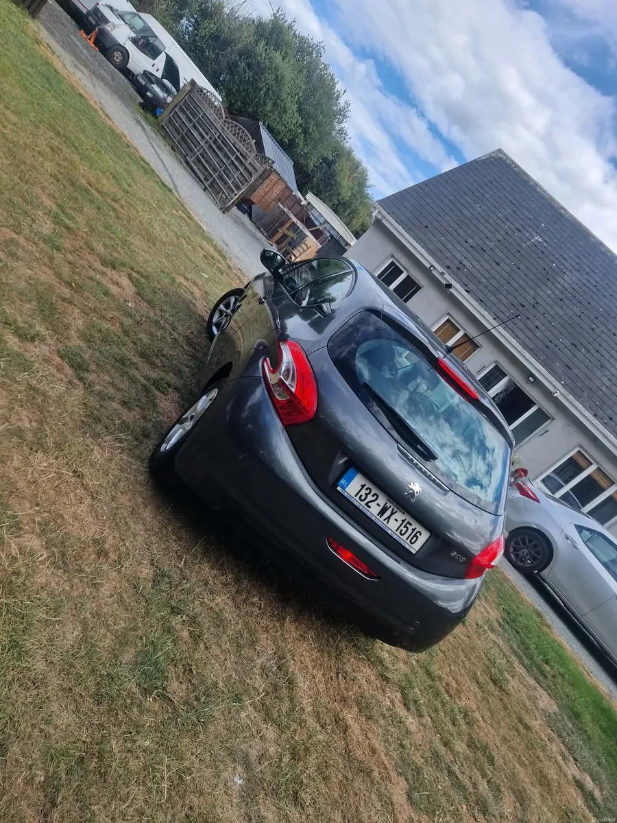 131 Peugeot 208 2 door - Image 4
