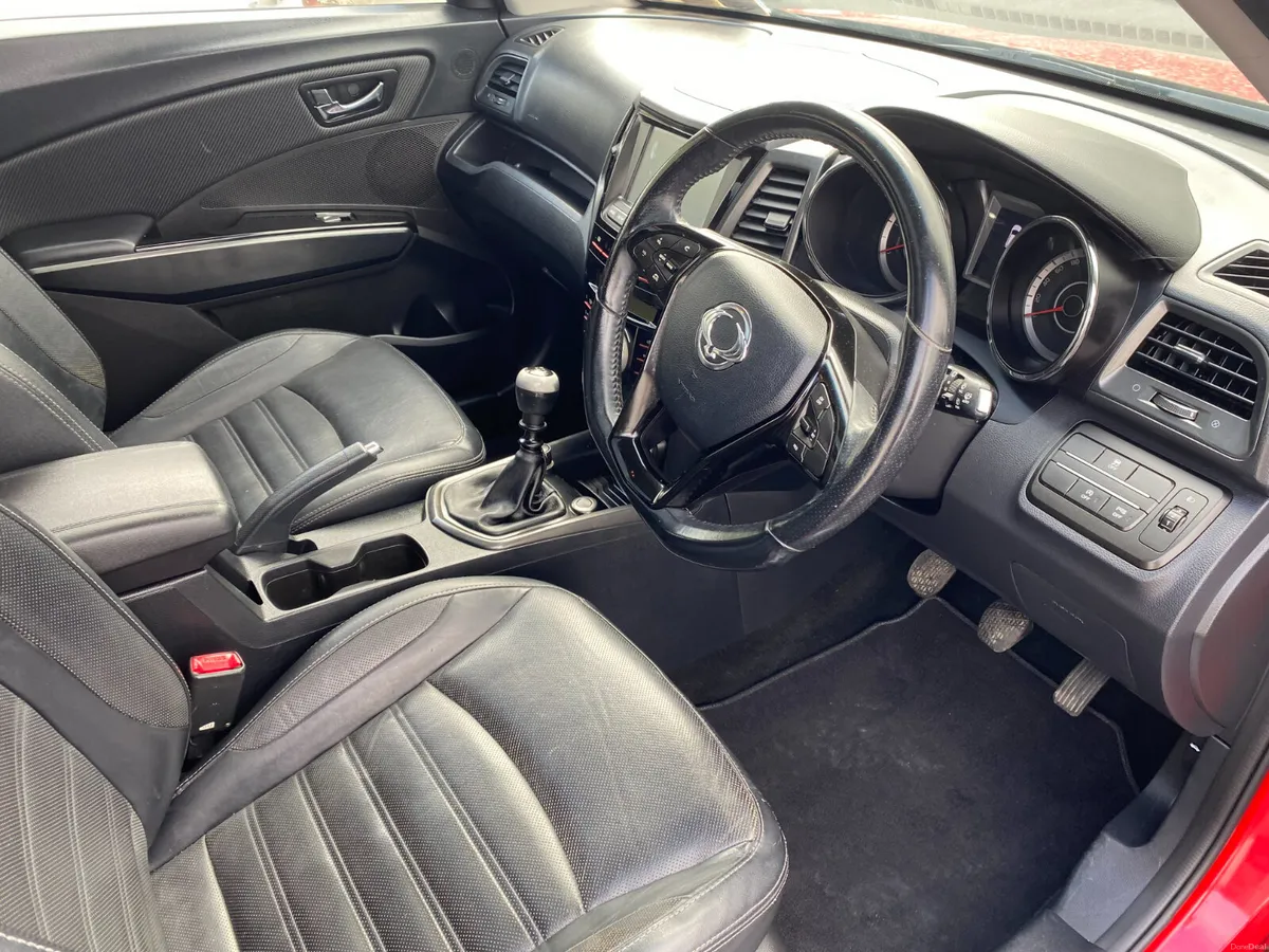 2016 SsangYong Tivoli XLV 4X2 EL 1.6 MD 5DR - Image 4