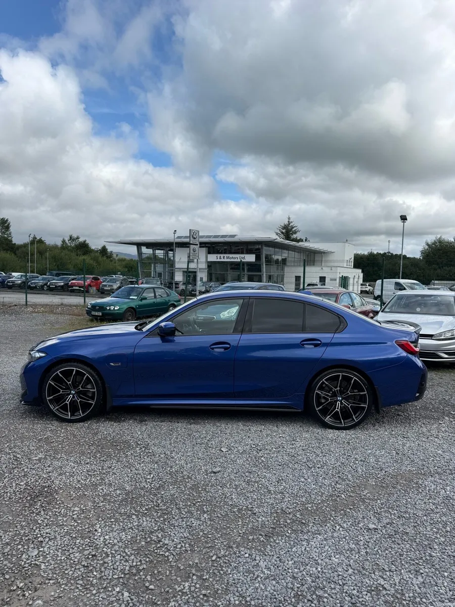 BMW 330e m sport 290bhp auto - Image 3