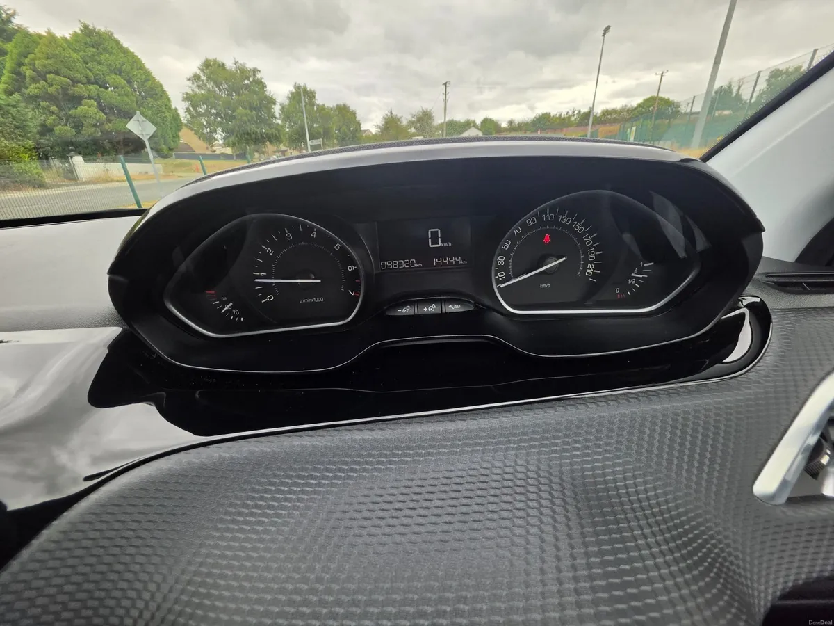Peugeot 2008 1.2 PureTech ✅️NEW NCT - Image 3
