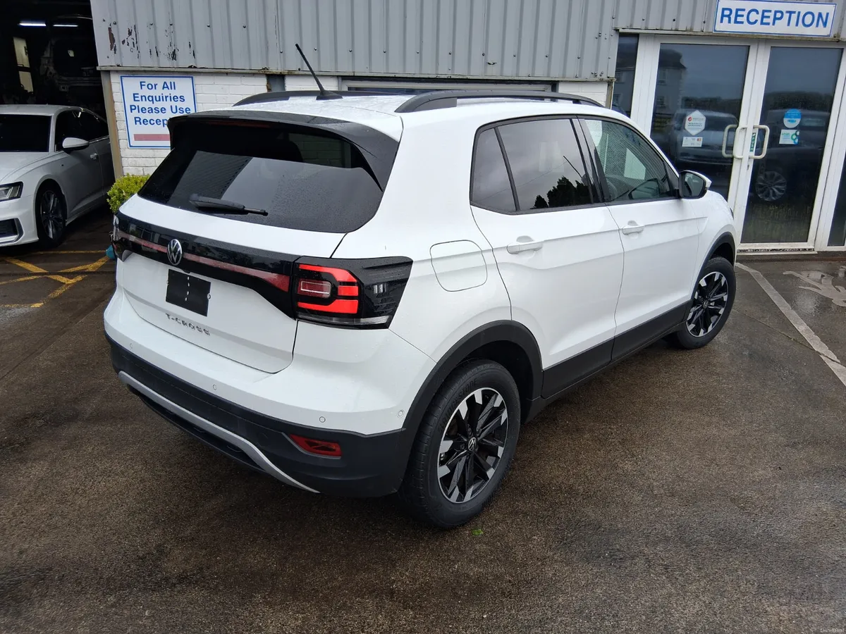 Volkswagen T-Cross Life 1.0TSI DSG - Image 2