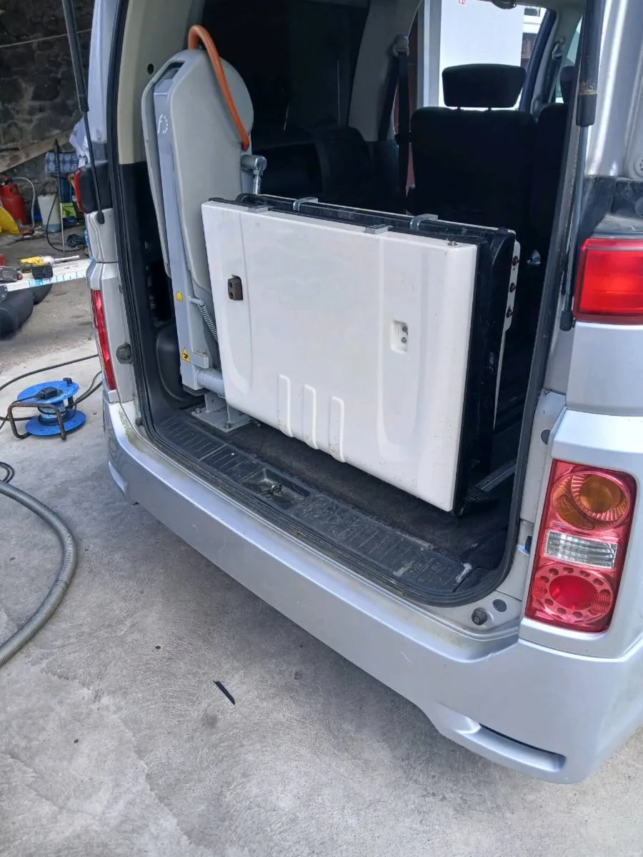 Nissan elgrand 2.5 Auto.    Read ad - Image 3