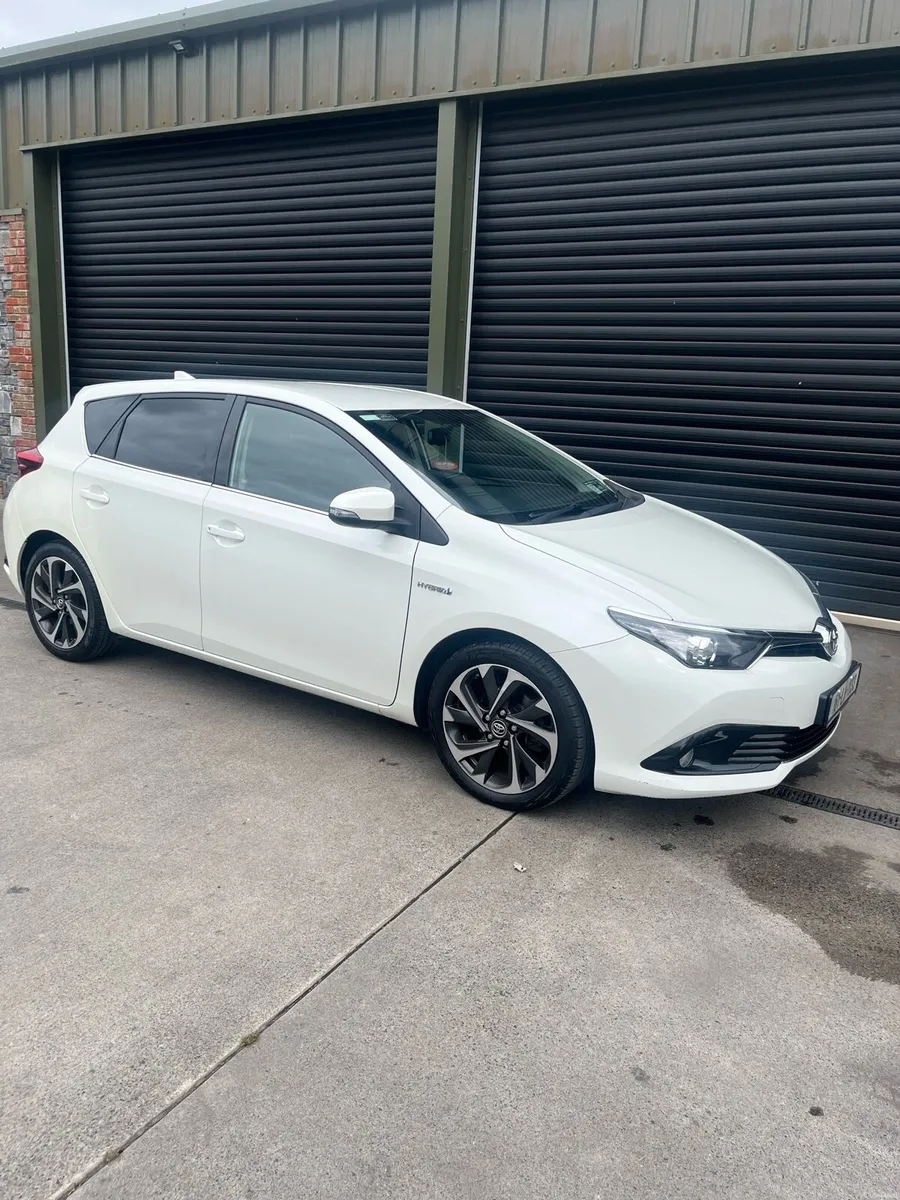 For Sale Toyota Auris Sol Hybrid - Image 1