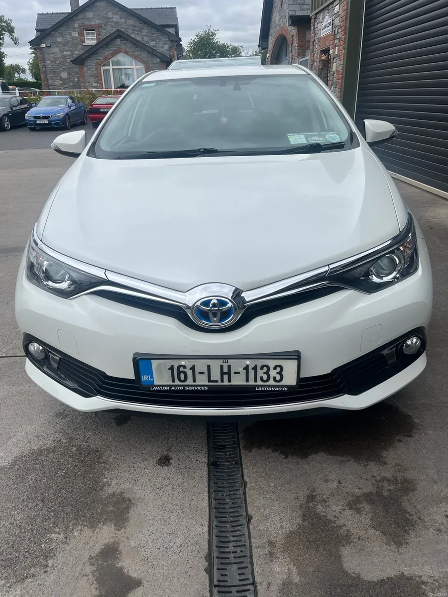 For Sale Toyota Auris Sol Hybrid - Image 2