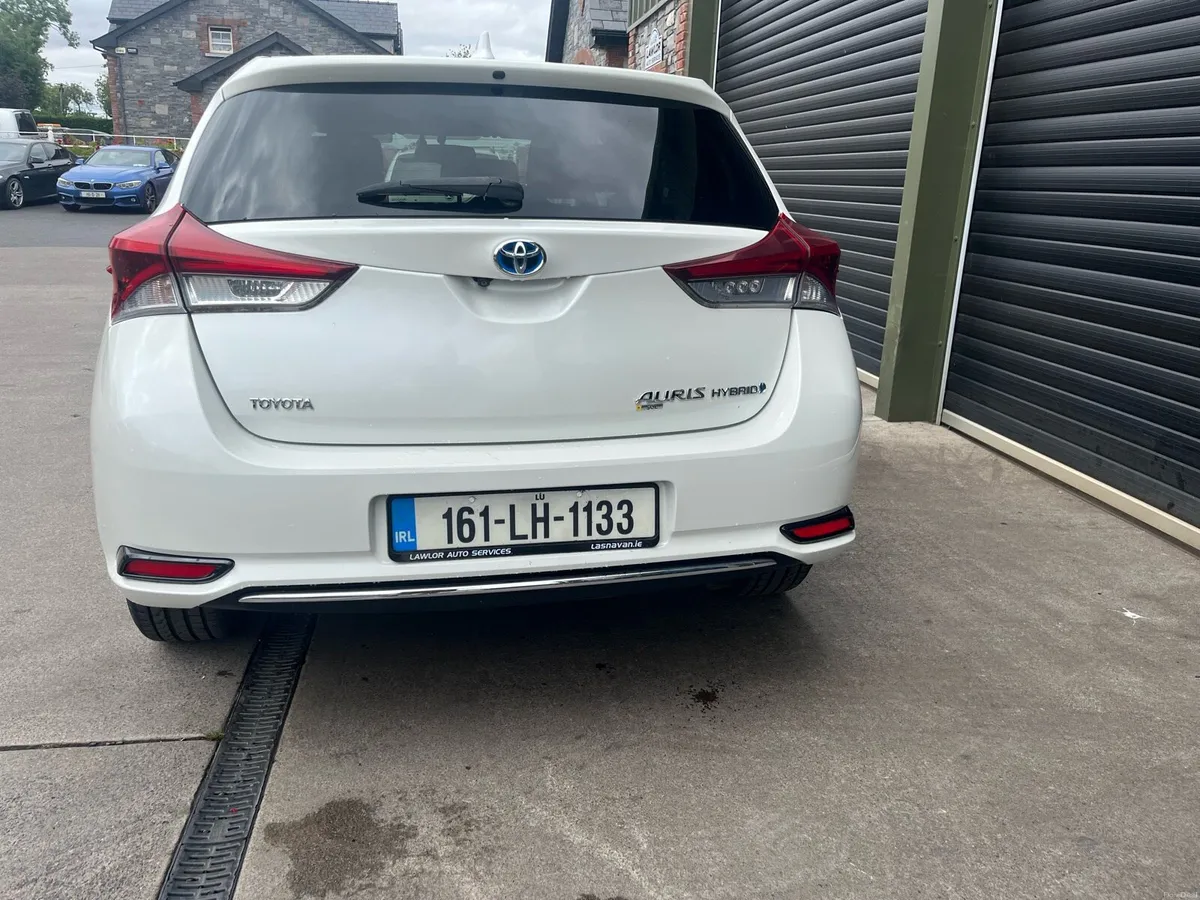 For Sale Toyota Auris Sol Hybrid - Image 3