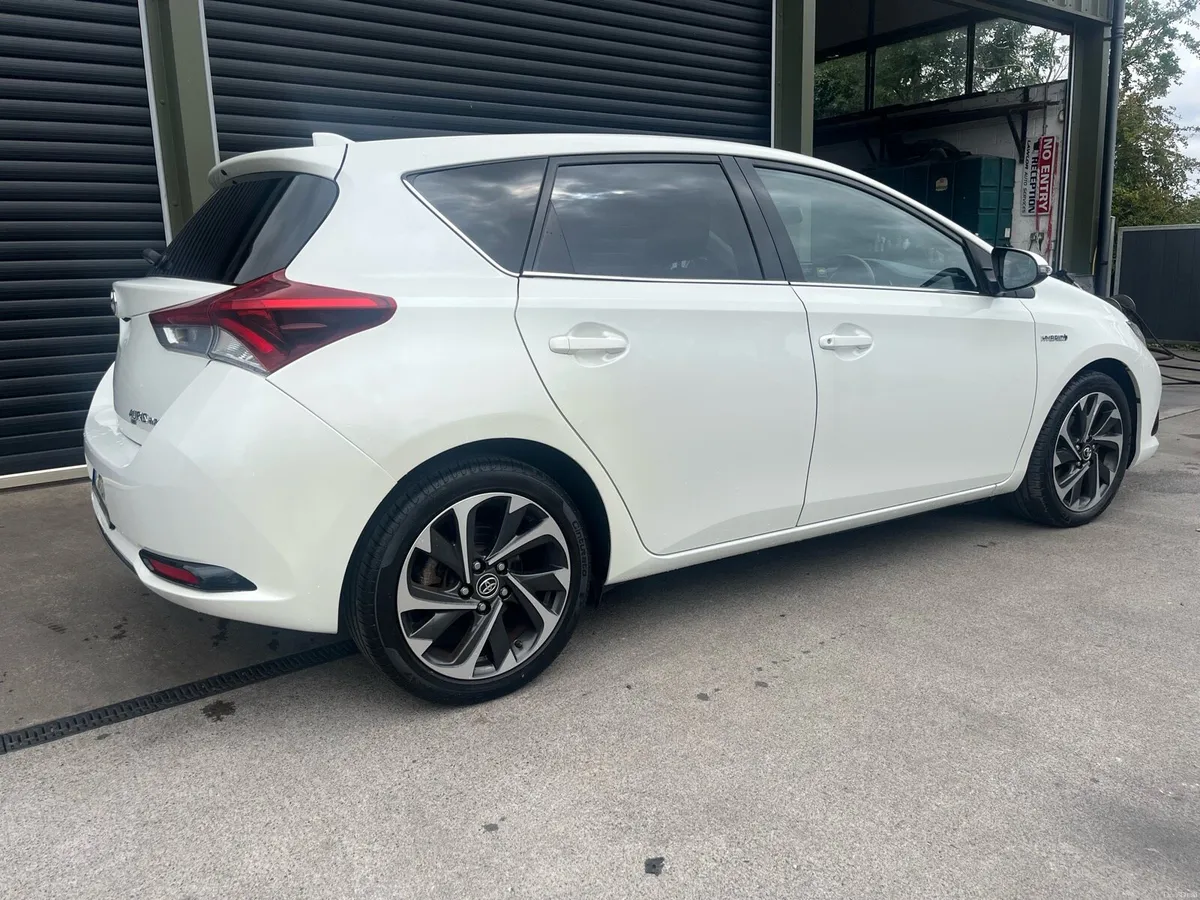 For Sale Toyota Auris Sol Hybrid - Image 4