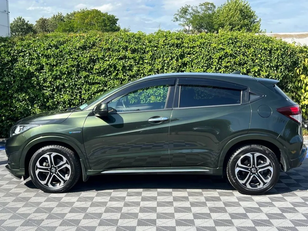 Honda Vezel 1.5 HYBRID AUTO // HALF LEATHER HEATED - Image 3