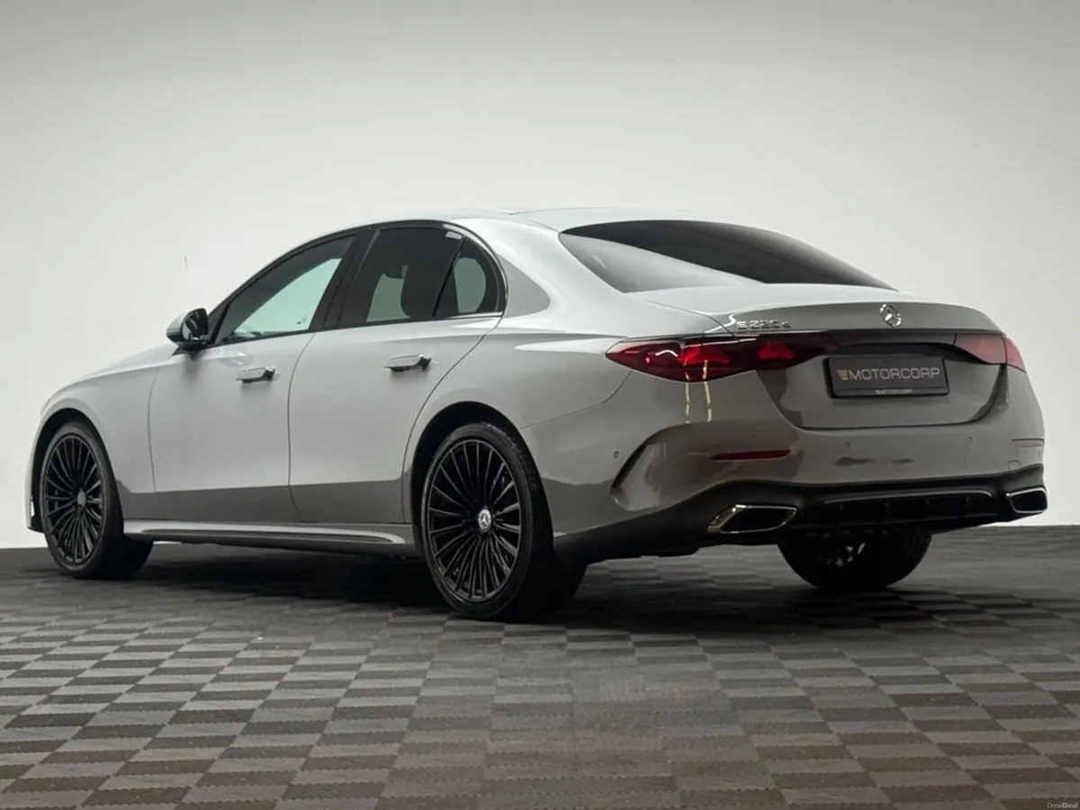 Mercedes-Benz E-Class E220D AMG LINE - Image 5