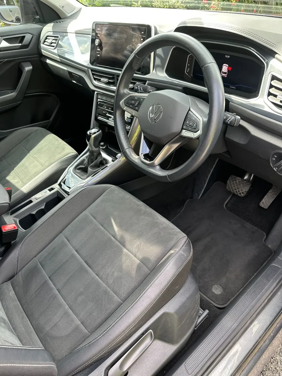 Volkswagen T-Roc 2023 - Image 3